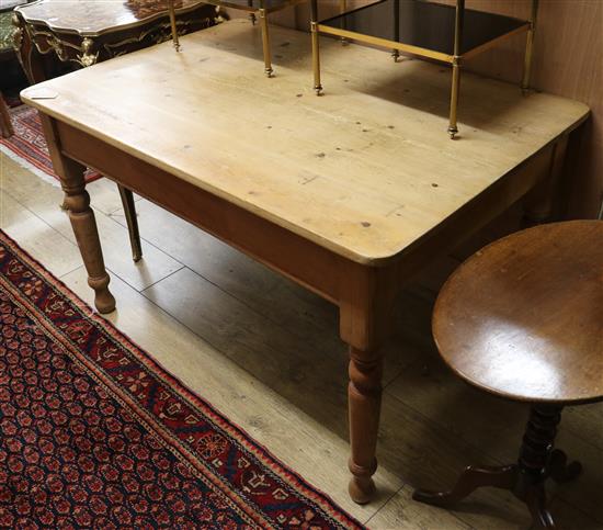 A Victorian pine kitchen table W.122cm